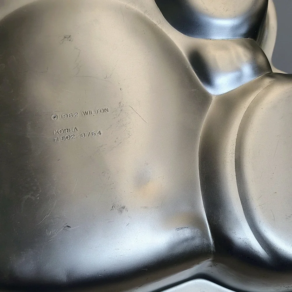 Vintage 1982 Wilton #502-3754 Huggable Teddy Bear Aluminum‎ Cake Pan Retired